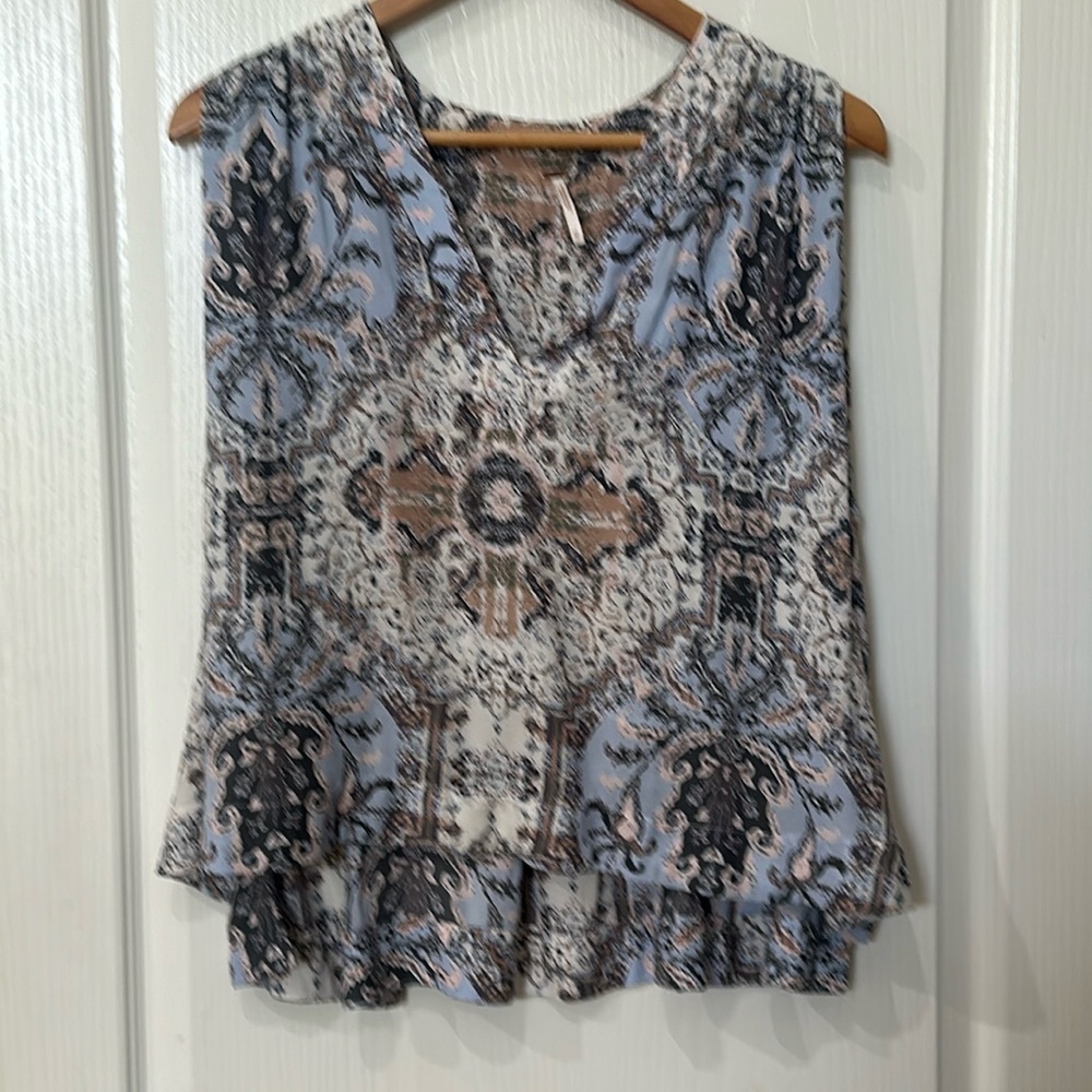 Free people XS oversized sleeveless V-neck, high low, pleaded top like new